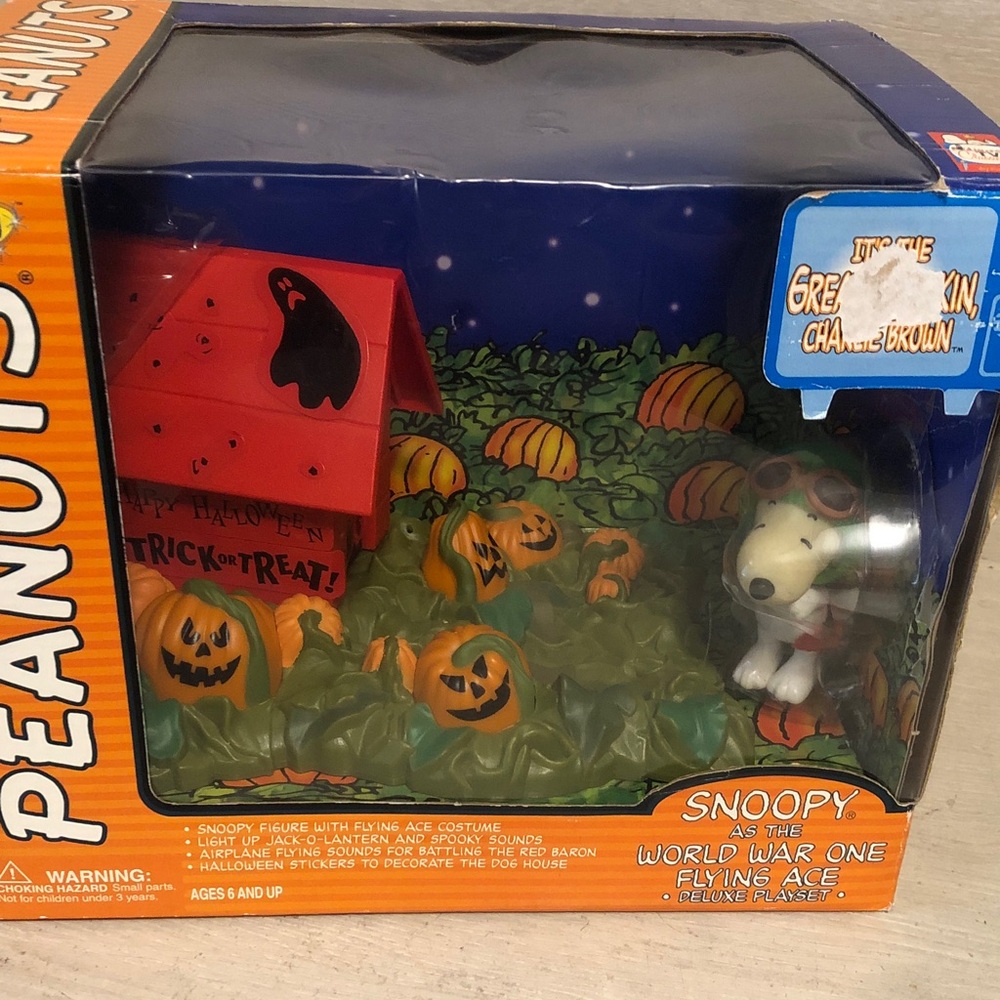 It's The Great Pumpkin Charlie Brown Snoopy World War 1 Flying Ace Play Set READ